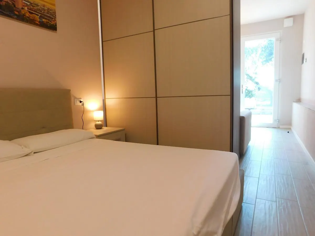 Holidays Residence Lazise 2*,